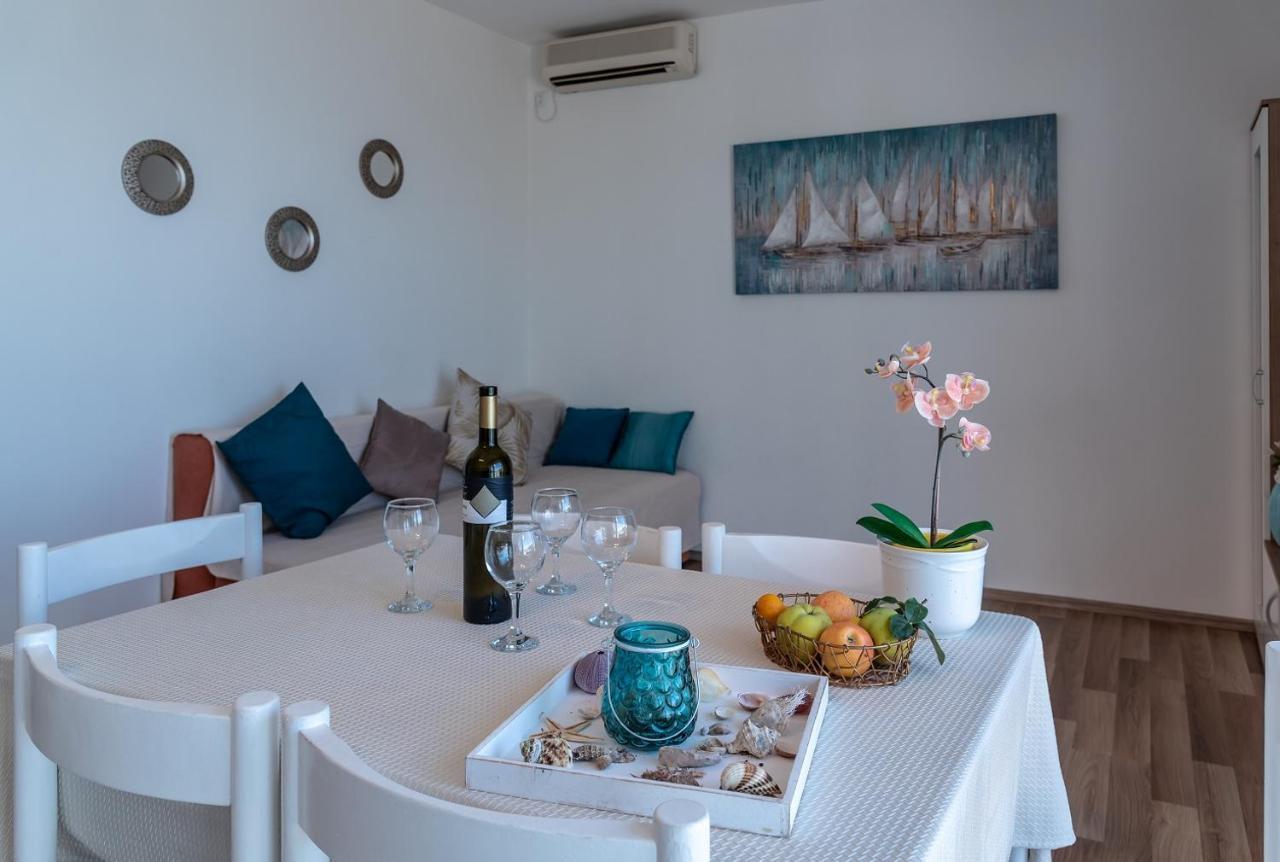 Apartment Bor - On The Beach Malinska Eksteriør bilde